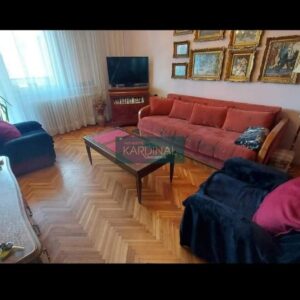 Lep trosoban stan u strogom centru grada