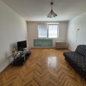 Komforan dvosoban stan sa parking mestom kod Pedagoškog fakulteta